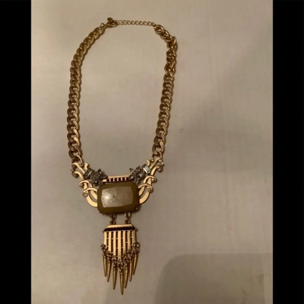 Touch Beautiful Goldtone Necklace NWOT